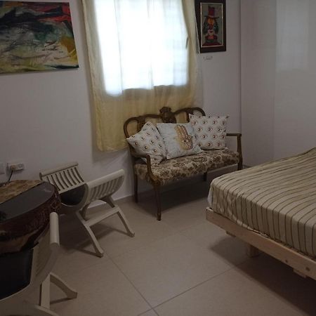 Ferienwohnung New! Great Location! Vibrant Downtown, Talpiot Market, Flea Market, Carmel Beach, Close To Everywhere Haifa Exterior foto