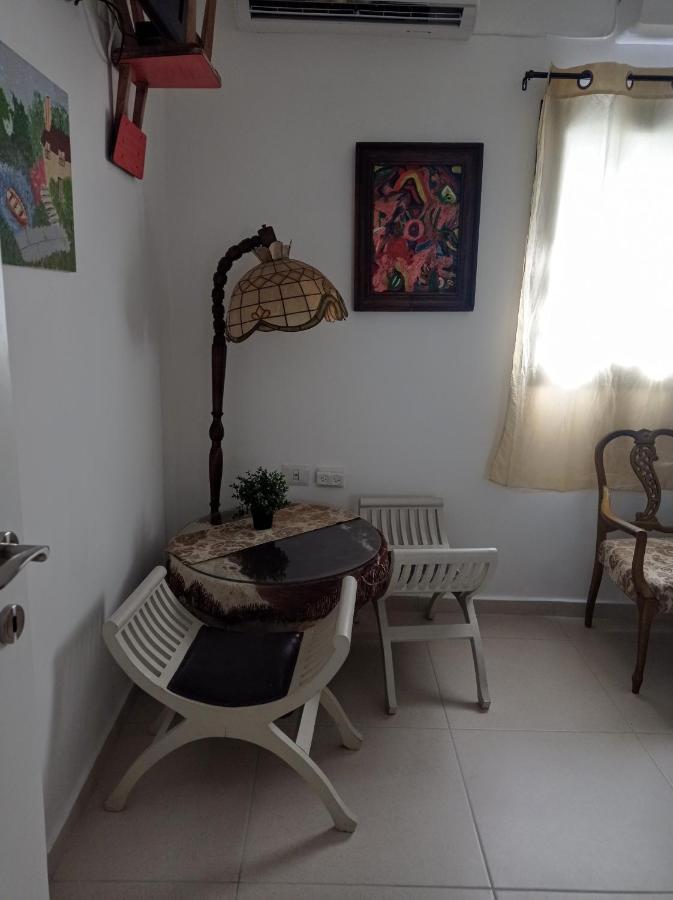 Ferienwohnung New! Great Location! Vibrant Downtown, Talpiot Market, Flea Market, Carmel Beach, Close To Everywhere Haifa Exterior foto