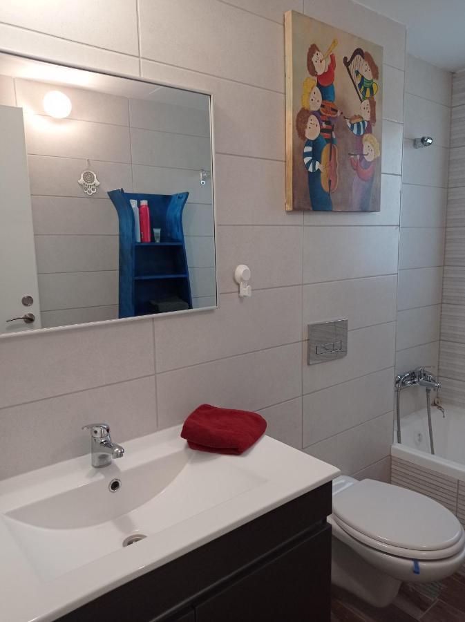Ferienwohnung New! Great Location! Vibrant Downtown, Talpiot Market, Flea Market, Carmel Beach, Close To Everywhere Haifa Exterior foto