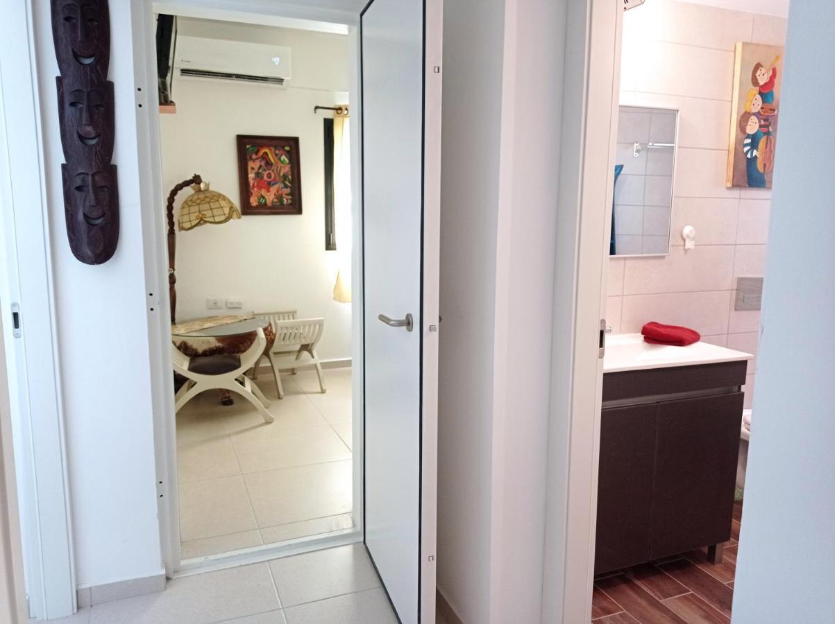 Ferienwohnung New! Great Location! Vibrant Downtown, Talpiot Market, Flea Market, Carmel Beach, Close To Everywhere Haifa Exterior foto