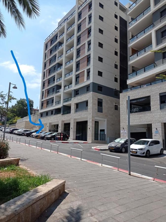 Ferienwohnung New! Great Location! Vibrant Downtown, Talpiot Market, Flea Market, Carmel Beach, Close To Everywhere Haifa Exterior foto