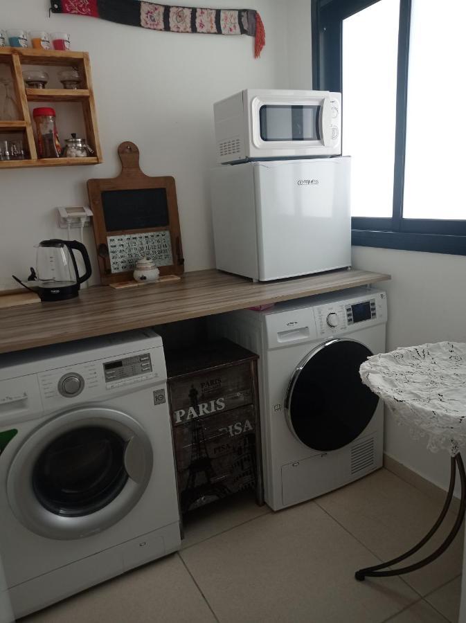 Ferienwohnung New! Great Location! Vibrant Downtown, Talpiot Market, Flea Market, Carmel Beach, Close To Everywhere Haifa Exterior foto