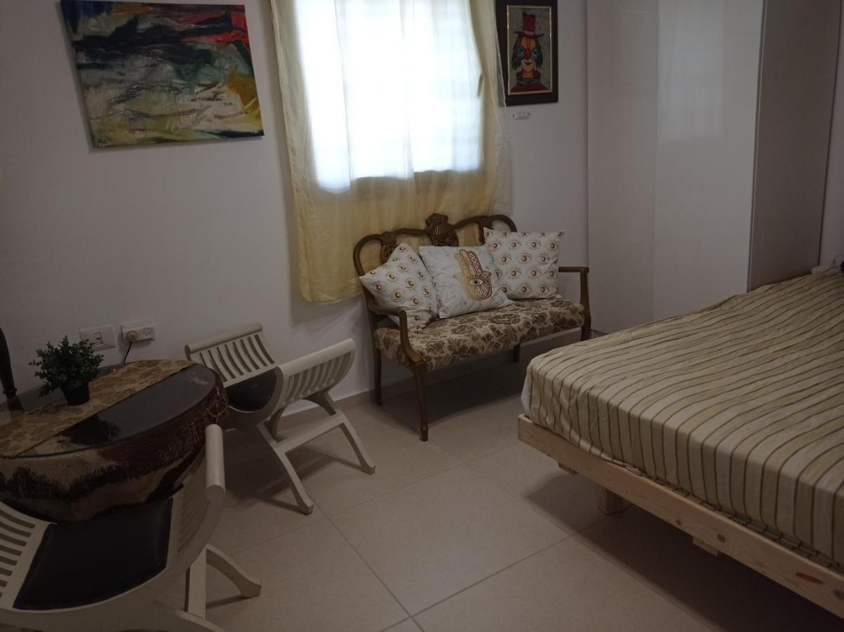 Ferienwohnung New! Great Location! Vibrant Downtown, Talpiot Market, Flea Market, Carmel Beach, Close To Everywhere Haifa Exterior foto