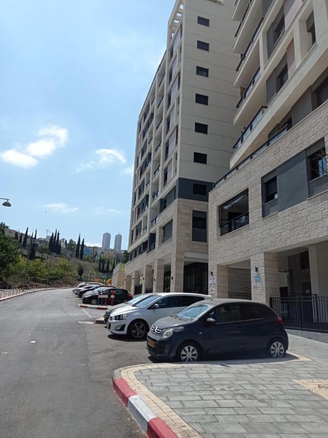 Ferienwohnung New! Great Location! Vibrant Downtown, Talpiot Market, Flea Market, Carmel Beach, Close To Everywhere Haifa Exterior foto